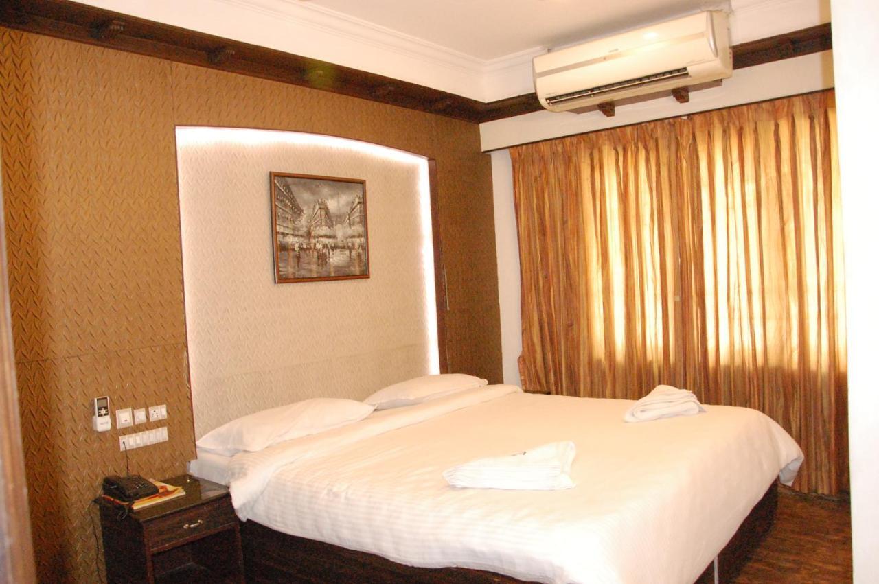 Hotel Blue Star Коимбатур Экстерьер фото